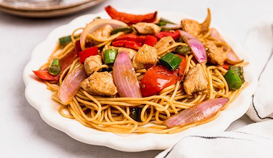 TALLARÍN SALTADO POLLO O CARNE